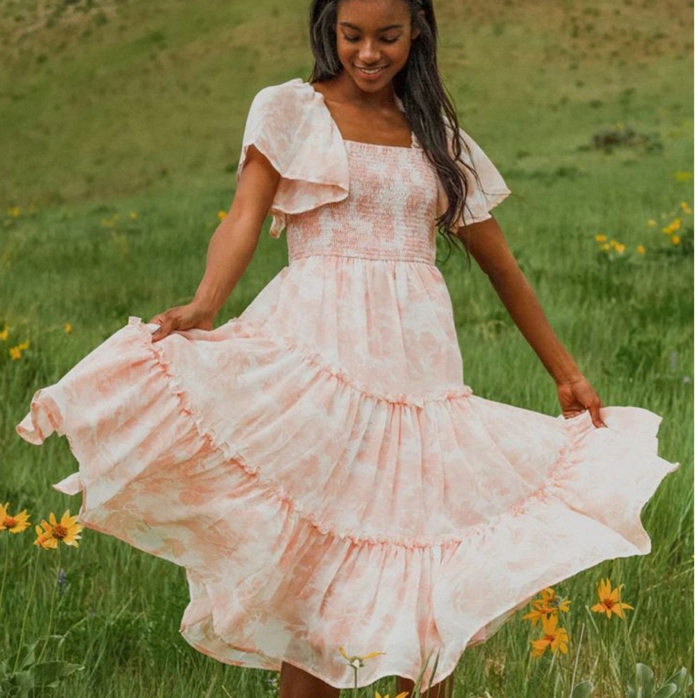 Ivy City Co Sweet Tea smocked peach M dress